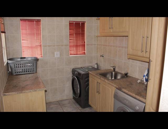 3 BEDROOM HOUSE FOR SALE IN BRACKENHURST